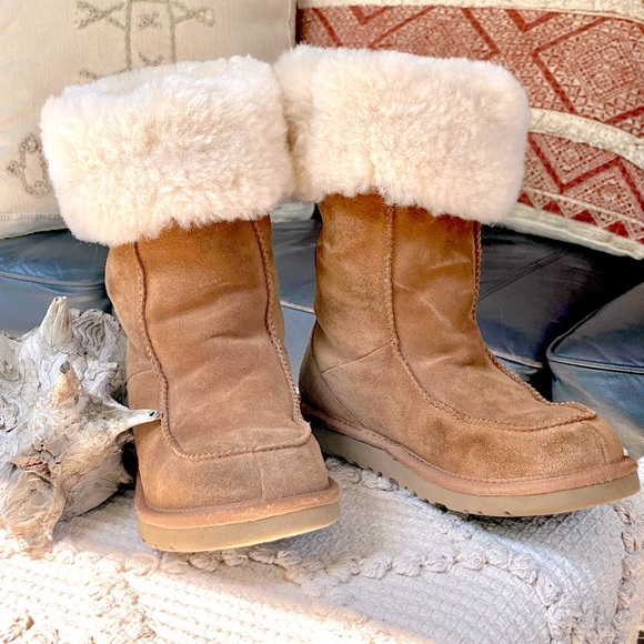 UGG Boots - Picture 3 of 8